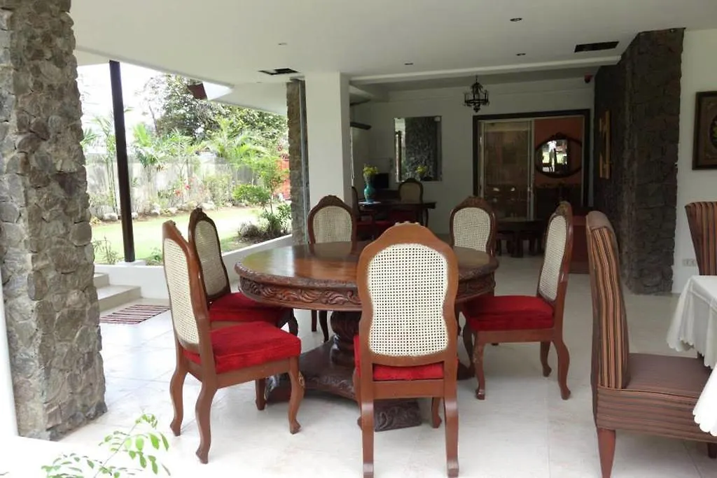 ** בית הארחה Davao City The Big House A Heritage Home הפיליפינים